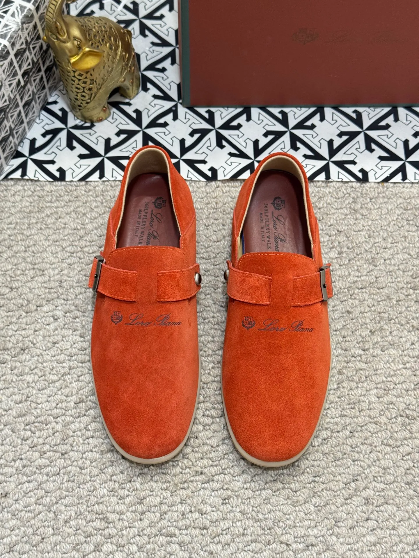 Men's men's shoes 💰420 [New style] 🍓🍓Loro Piana - LP's new moccasin shoes are made of water-repellent treated suede uppers with rubber soles, a classic. The complex craftsmanship and meticulous structure make the shoes light and soft, allowing you to walk comfortably and freely. Perfect for wearing at the beach or out in the water during the summer. Size: 38-44 (45 customized
